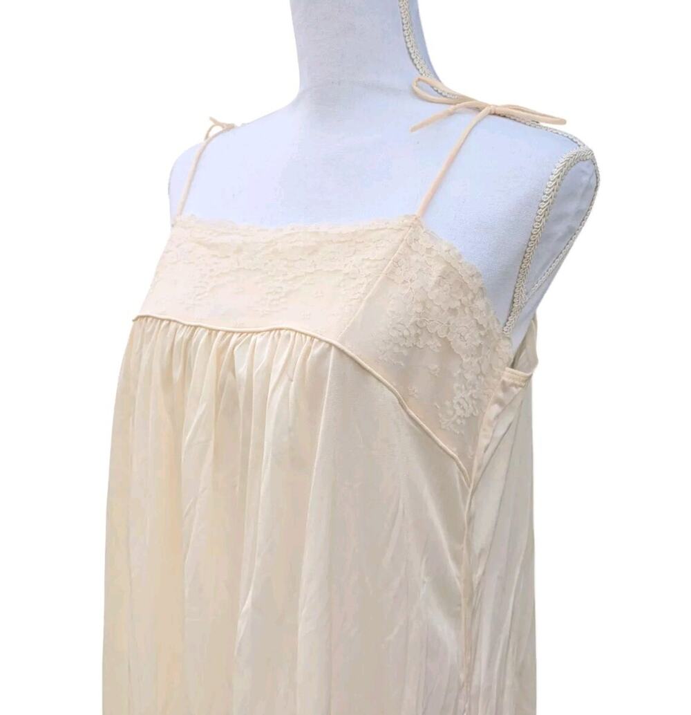 Vintage Small Medium Ivory Cream Nightgown Lace And Bow Tie Details Full Length